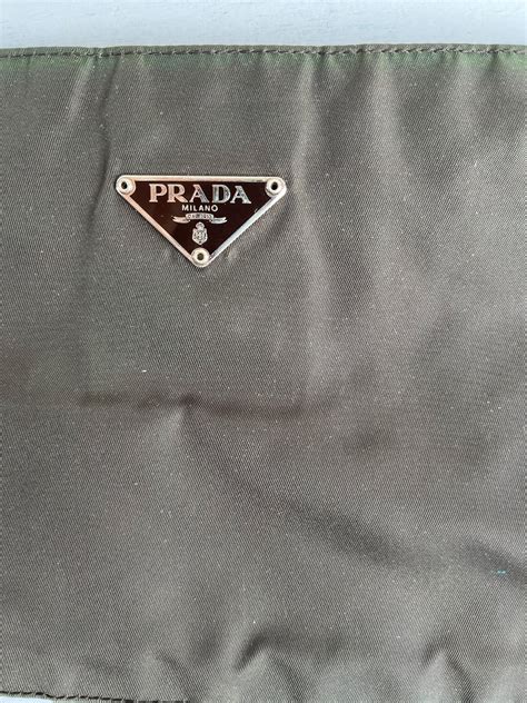 come capire se è un falso borsello prada